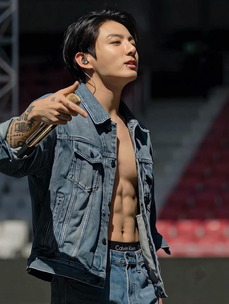 jeonisminee's tweet photo. Abs or chest? Both. https://t.co/tBAtZ9DGgs