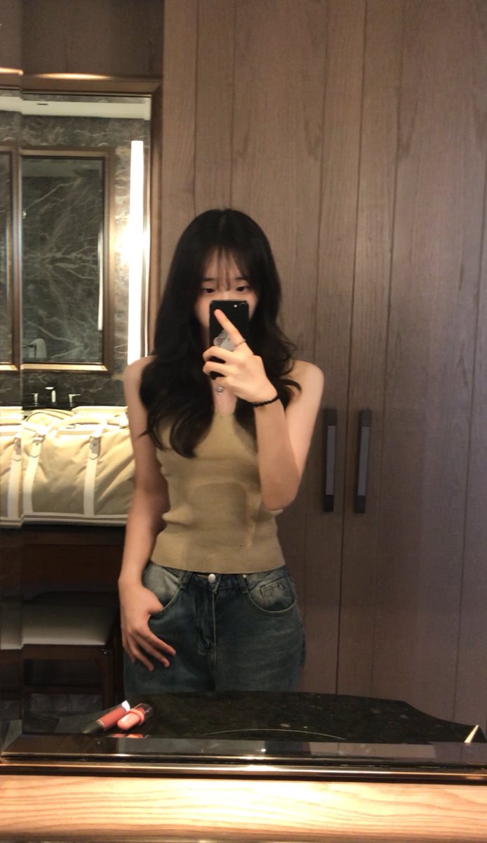 cockyroachu's tweet photo. 나는 유명한 역삼각형임
#레친소 #wlw https://t.co/UmvwMlnQnA