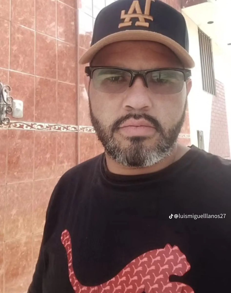 PKN2023's tweet photo. 🇵🇪 Escándalo en Perú 
Sicario venezolano que asesinó a La China Polo fue contratado por La Jauría.
Organización criminal es vinculada con policías Colchado, Arriola, Espinoza y Revoredo.
Curiosamente, Harvey Colchado exigió no catalogar a La Jauría como organización terrorista. https://t.co/J0esfntfti