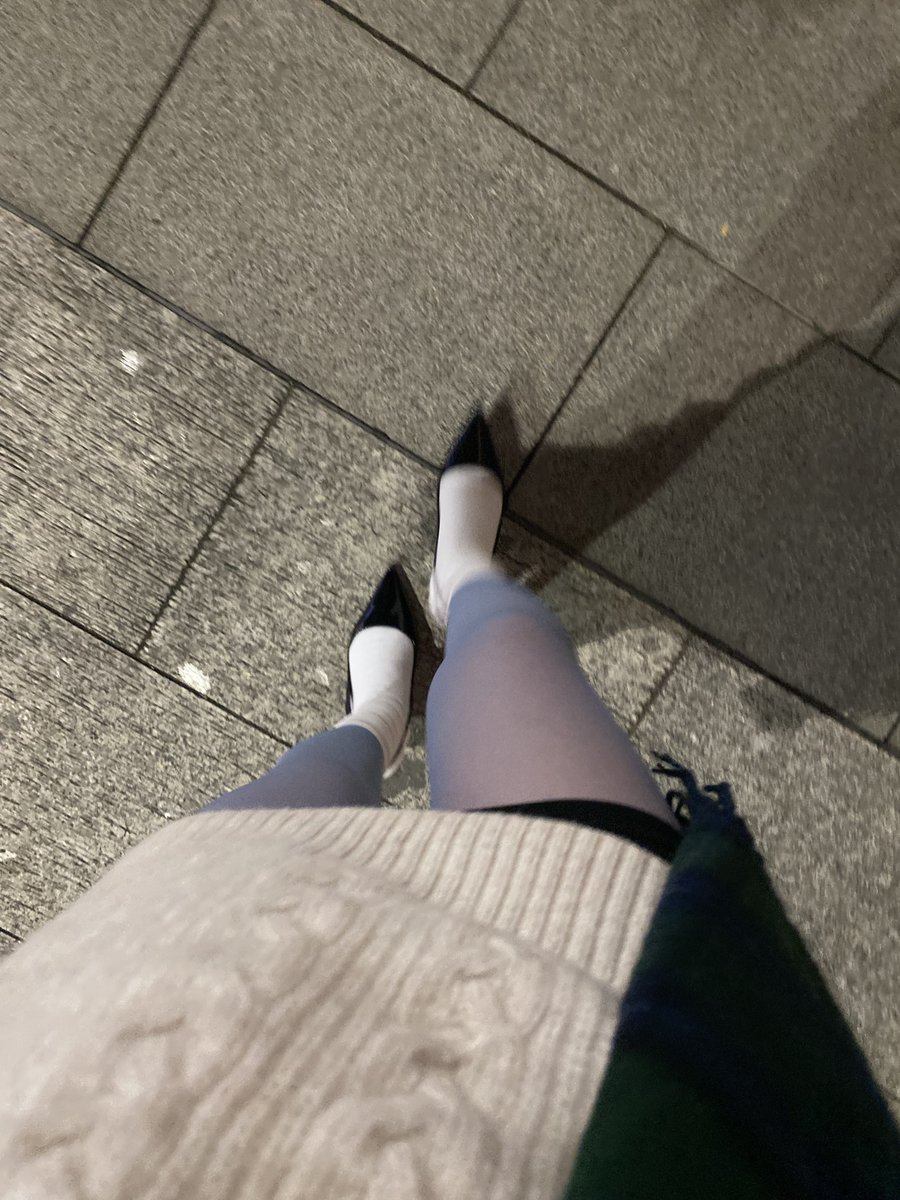 cham028_14's tweet photo. 数年前に買ったユニクロのブルーのタイツ、結構好きで年一回冬に履く https://t.co/0hmE6cAHEn