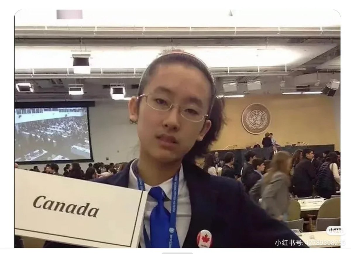 xiaosa_ei's tweet photo. P1: TOP 10 Chinese Contestants in the Stanford Mathematics

P2: Yuyu delivered English Speech at the New York Model United Nations Summit

#HeartSignalS9 https://t.co/P8AScgejQu