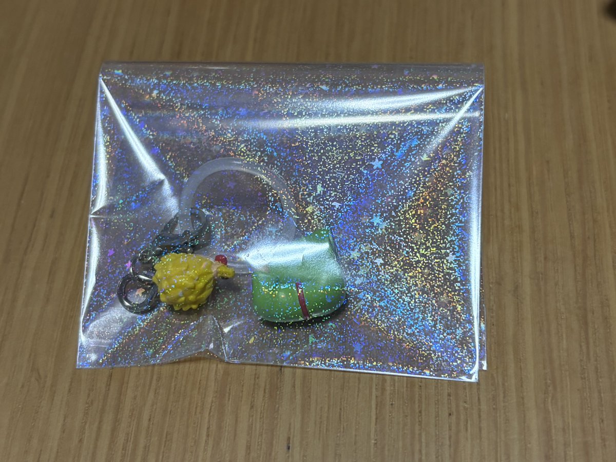 nuidashi's tweet photo. すみません、星の王子さまのめじるしアクセサリーって首組み立て式ですか？生首なんですけど、デフォルトが分からないです誰か助けてください
星の王子さま めじるし https://t.co/UVVJqSok0b