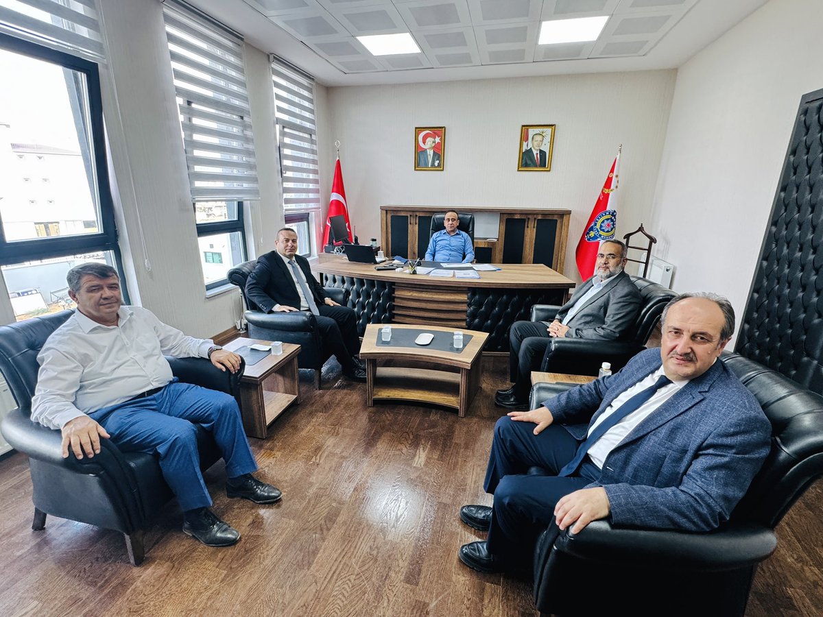 pazarcikmuft's tweet photo. GÖREVE BAŞLAYAN EMNİYET MÜDÜRÜNE HAYIRLI OLSUN ZİYARETİ

İlçe Müftümüz Ali Osman UŞAK ile kurum amirleri, 2. Sınıf Emniyet Müdürü Ahmet Şükrü ÖZDEMİR’e hayırlı olsun ziyaretinde bulundu.

#Pazarcık #EmniyetTeşkilatı @aliosmanusak https://t.co/p2WdMzgOPs