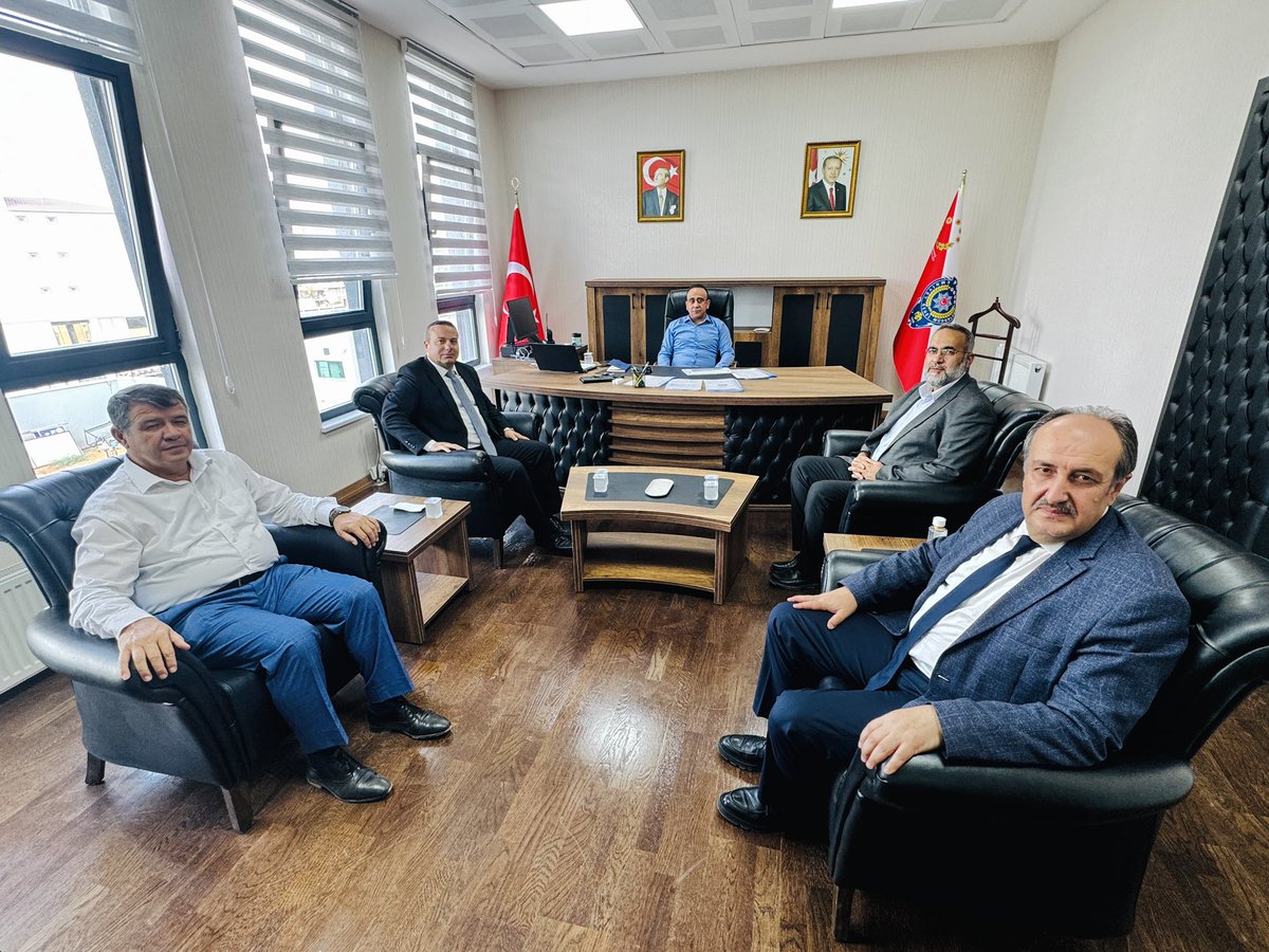 pazarcikmuft's tweet photo. GÖREVE BAŞLAYAN EMNİYET MÜDÜRÜNE HAYIRLI OLSUN ZİYARETİ

İlçe Müftümüz Ali Osman UŞAK ile kurum amirleri, 2. Sınıf Emniyet Müdürü Ahmet Şükrü ÖZDEMİR’e hayırlı olsun ziyaretinde bulundu.

#Pazarcık #EmniyetTeşkilatı @aliosmanusak https://t.co/p2WdMzgOPs