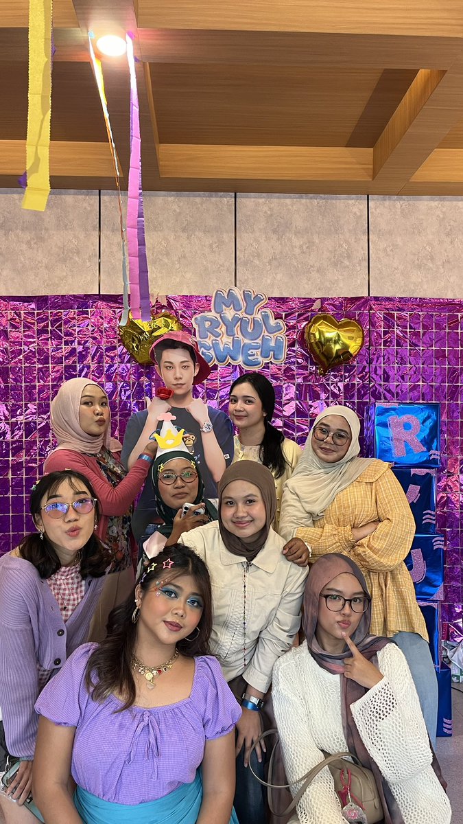suqarpluhm's tweet photo. KEMARIN SERU BGT SAMPE LUPA FOTO FOTO SEKITAR KARENA FULL FOTO FOTO DAN NGOBROL!!!! seru bgt event ini sangat centyllll ๐๐ #MYRYULGWEH #CENTRYUL @TEAM4SHO https://t.co/IUh098L4pM