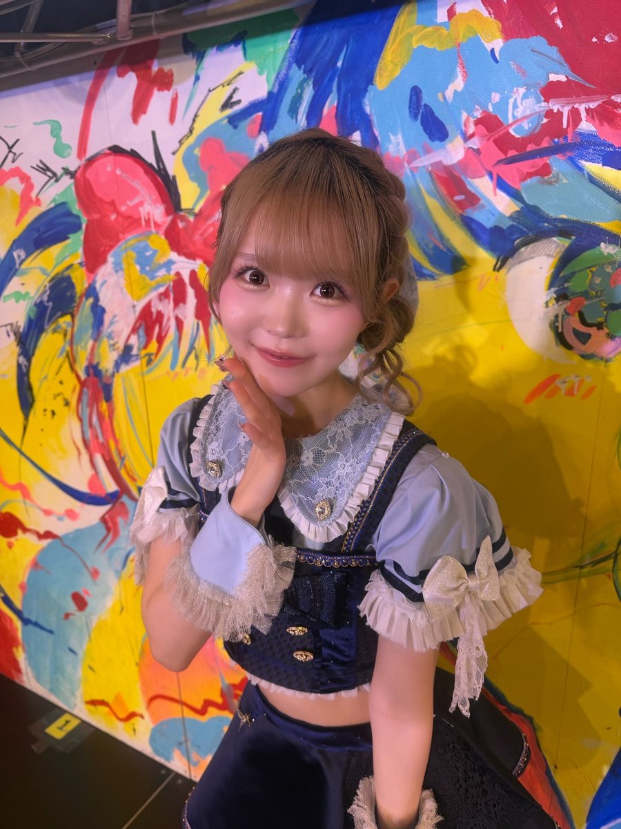 kanon_merise's tweet photo. ヴィレッジヴァンガード渋谷本店 B2F さんにて行われた、フリーライブありがとうございました😌💙

来てくれたみなさんありがとう(T ^ T)💙初めましての方も通りすがりに見てくださった方もたくさんいて嬉しかった🫶🏻

楽しかったーーー？？💙 https://t.co/1IwxYdfX9G