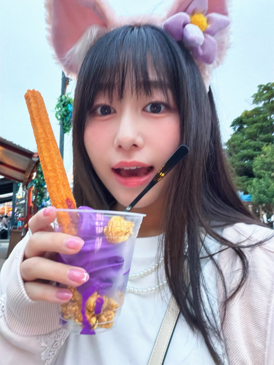 cocohayashi515's tweet photo. もっちーとDハロ行ってきた🎶🎃
明日空いてる？行こ！のテンションで集まれるってワケ。ネ申。 https://t.co/e30sYmvlDP