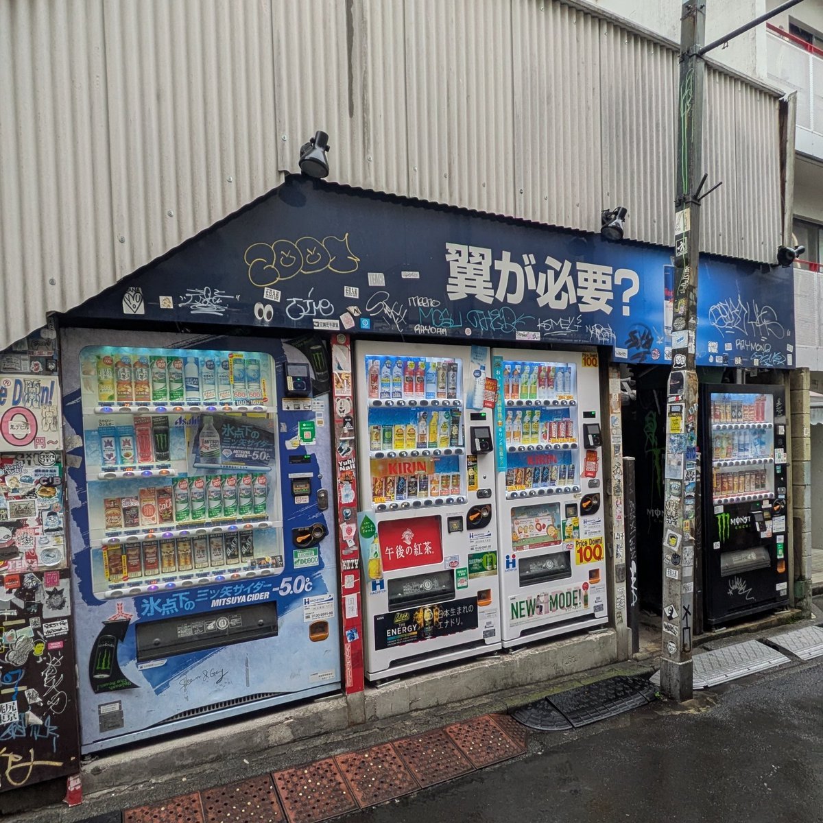MG_kirara's tweet photo. 9月19日は、会員2名で下北沢へ「ぼっち・ざ・ろっく！」の聖地巡礼に行ってきました！！
古着屋などのアングラな雰囲気と、商店街ならではの活気が交差した素敵な場所でした！
聖地が密集しているので、初めての方でも気軽に巡礼できると思います！！

#明学 #明学生と繋がりたい #春から明学 https://t.co/G7BdcqWKVN