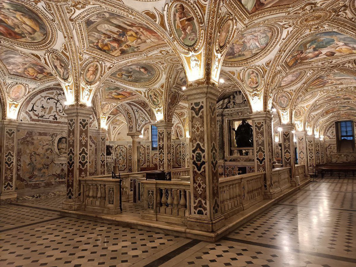 Parousie33's tweet photo. Crypte contenant le tombeau de Saint Matthieu, cathédrale de Salerne (Italie) https://t.co/5iuVnSghPz