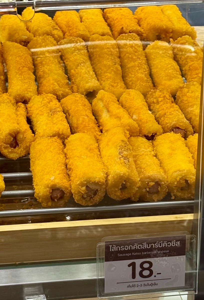 Herepaolicious's tweet photo. อร่อยมากกกกกกกก ไส้กรอกคัตสึบาร์บีคิวชีส ซื้อมาแบบงงๆ ไม่ได้คาดหวังมาก แต่กลายเป็นว่าอร่อยถูกใจสุบๆ ราคาเบาๆ18฿😍

แป้งกรุบนอก ขนมปังนุ่มใน ไส้กรอกเคี้ยวกรุบๆ อร่อยเข้ากันดีมากกก ถูกใจสไตล์เด็กอ้วนชอบขนมแป้งเชิงซ้อนสุบๆ😌

📍ร้าน Yume Pan @ Samyan Mitrtown https://t.co/YrhXiupkIi