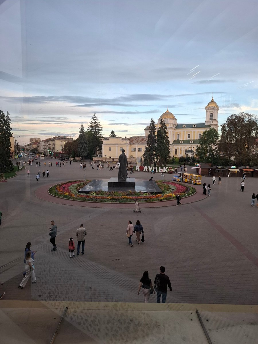 _splinsky_'s tweet photo. немає фото — не була в Луцьку. https://t.co/660ESTVyiQ