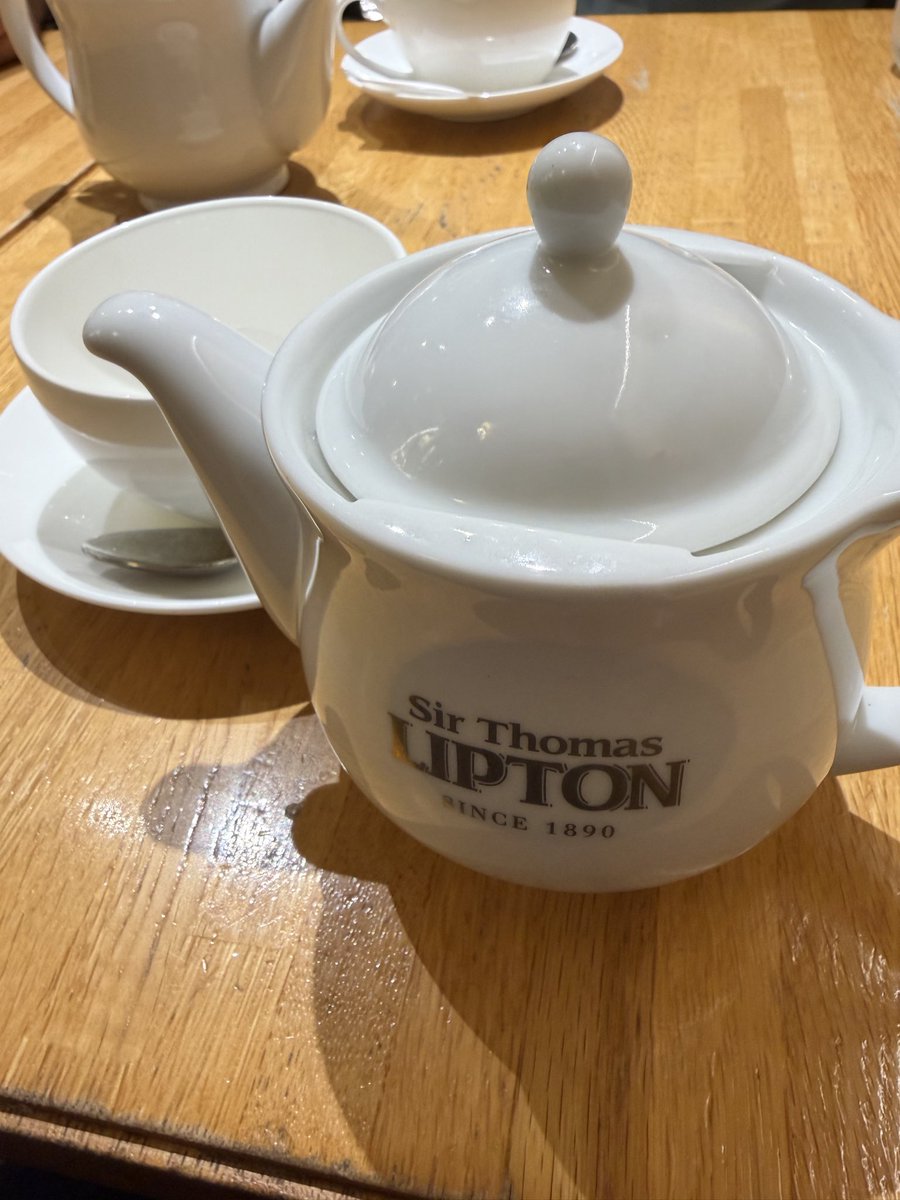 tatty_765's tweet photo. お茶入り、お茶入らない。どっちが映えるのか問題 https://t.co/dJi46kslDH