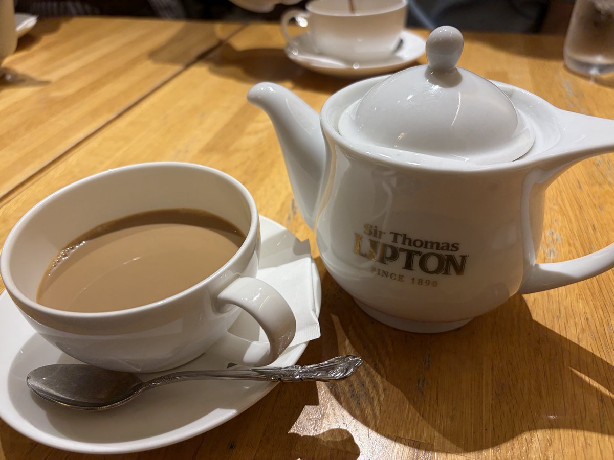 tatty_765's tweet photo. お茶入り、お茶入らない。どっちが映えるのか問題 https://t.co/dJi46kslDH