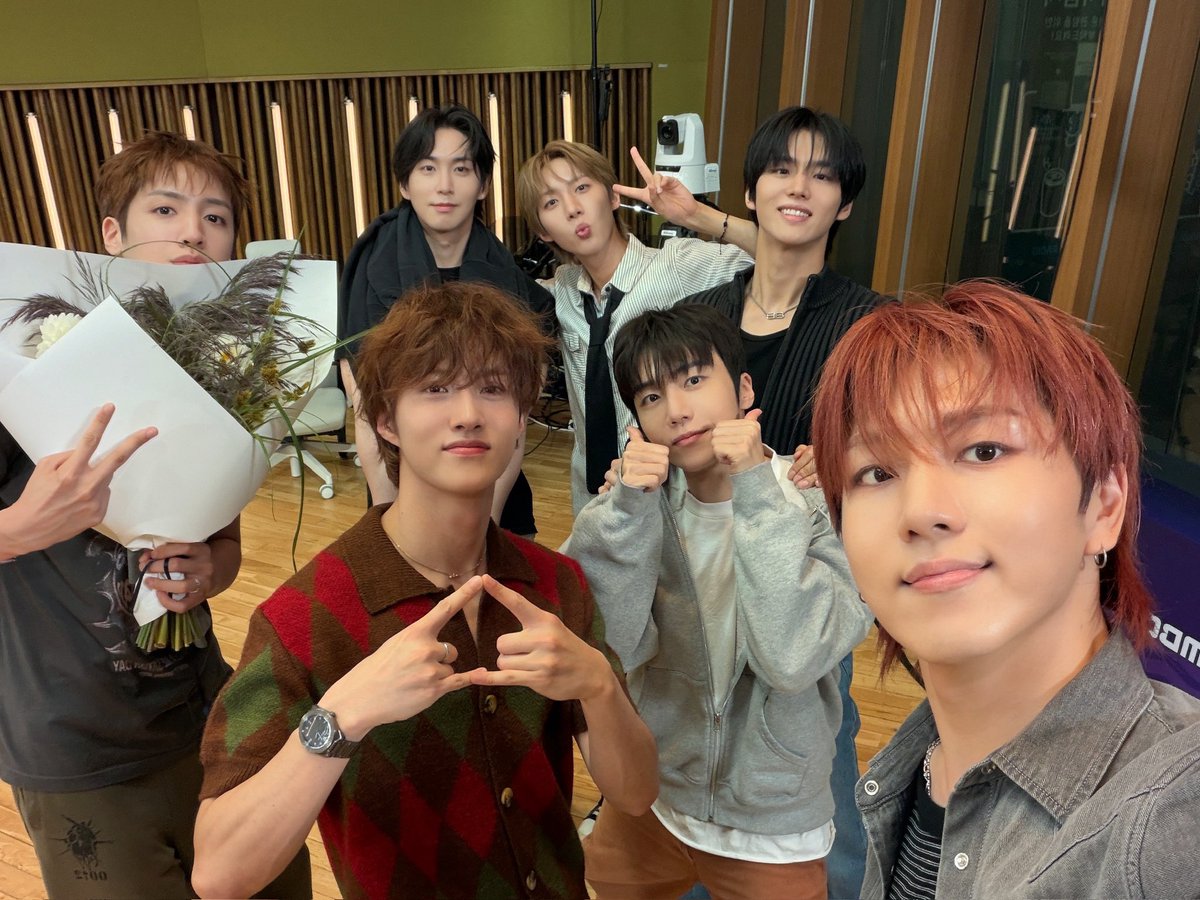 CUBE_PTG's tweet photo. [📸] 260921 @ #김이나의별이빛나는밤에

완전체 라디오 너무x1010 재밌다! 🦉
늦은 시간까지 함께해 준 유니버스 고마워 💙

#펜타곤 #PENTAGON
#겁쟁이
#PENTAGON_10th_Anniversary https://t.co/ewgsR9aeEj