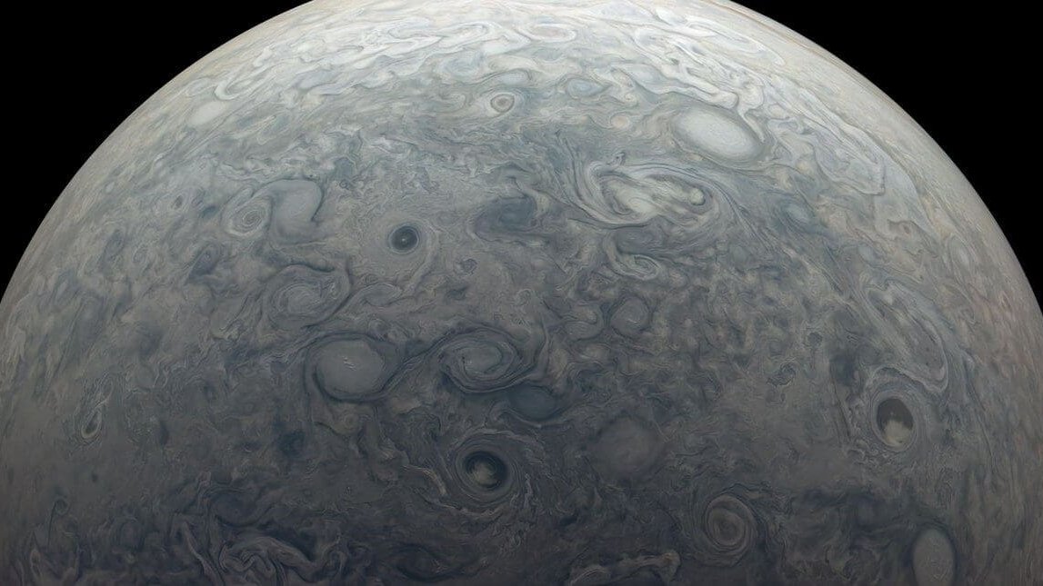 sorae_jp's tweet photo. 渦巻く雲が描く木星の表情　ジュノーが撮影した北半球【今日の宇宙画像】
https://t.co/csKO7f5fcB

こちらは、NASAの木星探査機ジュノーが撮影した木星の北半球です。丸い渦や細長くうねる雲が入り組んだ模様からは、木星の大気の複雑な流れがうかがえます https://t.co/AUkNai8gVC