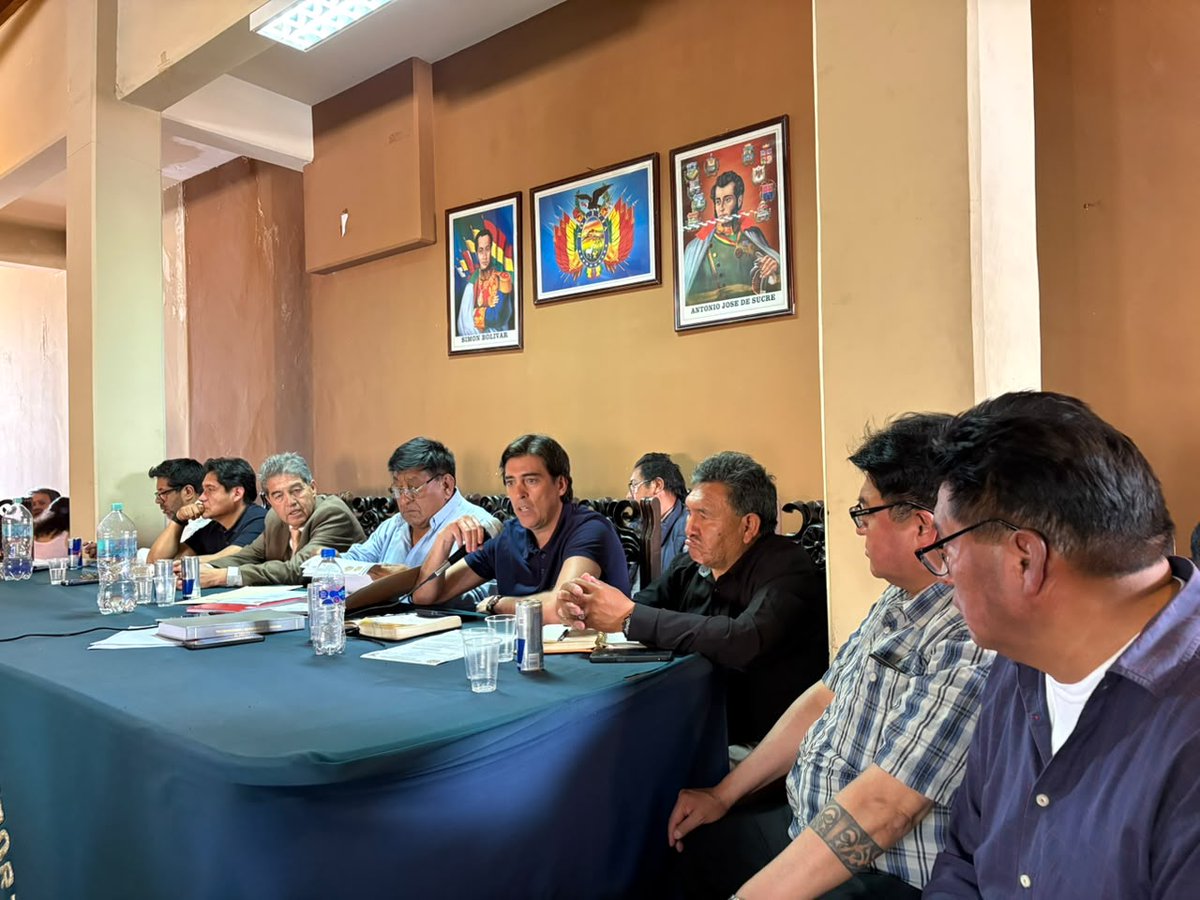 encontradosodec's tweet photo. #Encontrados | Zamora presenta al presidente Rodrigo Paz propuesta de decreto para transformar el transporte boliviano
https://t.co/L0DZZxRWLR https://t.co/k5MfOMj91k