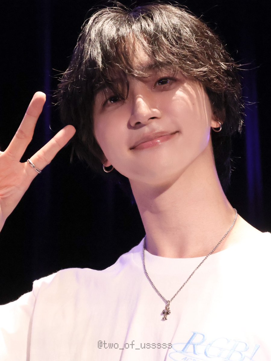 two_of_usssss's tweet photo. 260919  ACTORS LIVE FES「RGB!」2部 👍🏻🫰🏻✌🏻
#井澤巧麻 https://t.co/vhXmgCmMeu