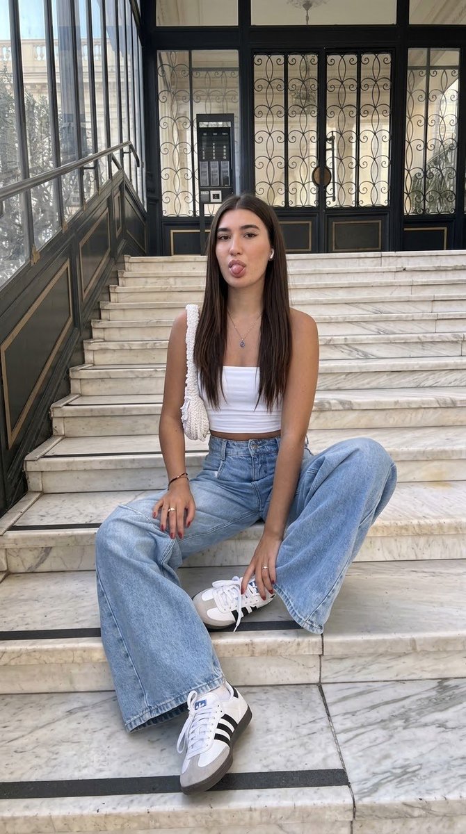GoddessClara359's tweet photo. Vous baver encore les toutous ?
Je m’en fous, restez à genoux.
#FeetGirl #Domina #Peste #Sneakers #Femdom #Hautaine https://t.co/BHa73iEP2t