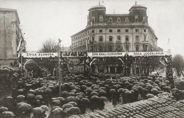 IIvanovic68973's tweet photo. @UUXY95 @krompirkro93808 @EverythingCroat Doček Srpske vojske u Splitu 1918 godine posle Prvog svetskog rata :  r/serbia https://t.co/cSJHqQqsz1