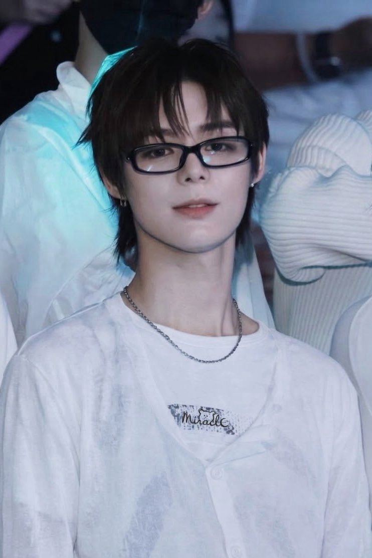 FreeSoul0127's tweet photo. HE IS FUCKING HANDSOMEEEEEEE 
#JUSTIN #JUSTINJAY #SMTR25 https://t.co/XydiKh4dhN