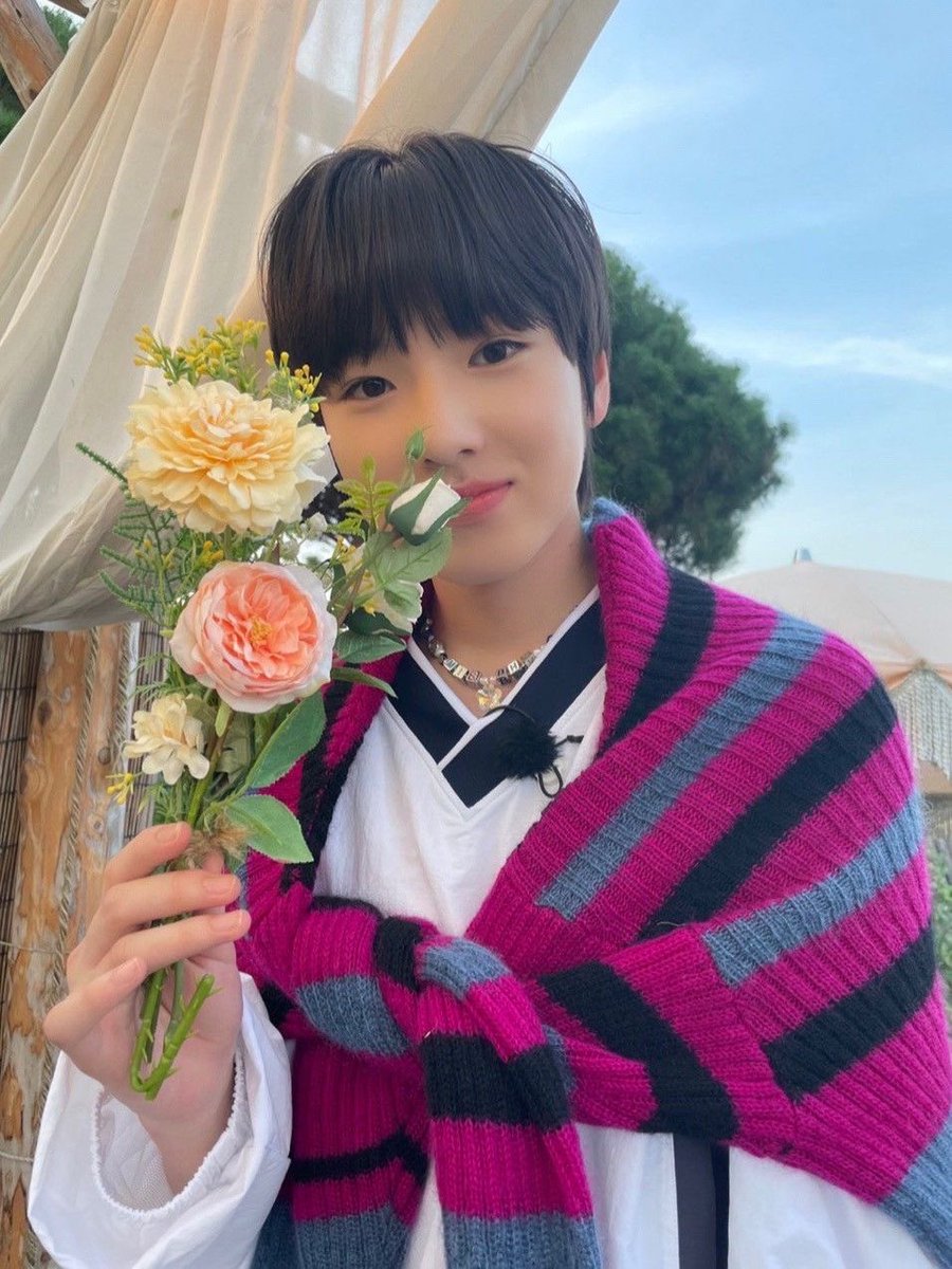 sakuya4rang's tweet photo. 어느날 너가 이 얼���로 나타나도 모른척 사랑해줄게.. https://t.co/bgnG0MrRN1