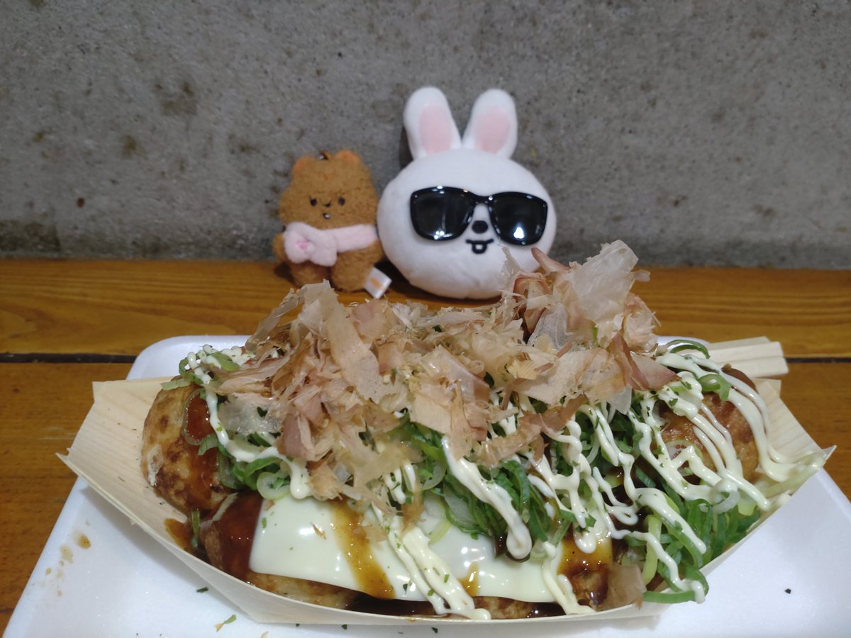 STAY0801you's tweet photo. 大阪楽しかったー！
３日間で、リノさんの行ったPARCOの串カツ食べて、金龍ラーメン食べて、泊まったクロスホテルみて、まったりプリン食べて、たこ焼きわなかでネギチーズたこ焼き食べて、串カツ大将の店長？さんから、リノさんの貴重なお話聞けて、食べて飲んでびっくりする程体が浮腫みまくったw https://t.co/fokzjJldDU