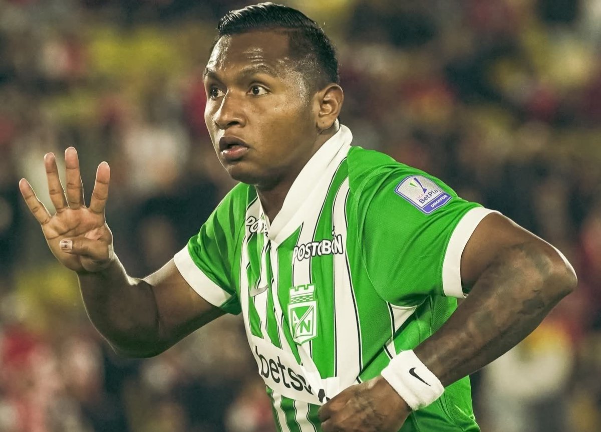 jorgericoes's tweet photo. Pensar que hay hinchas de Nacional que lo odian y lo quieren lejos del equipo. Nadie en el equipo tiene sus desmarques, nadie más le abre espacios a sus compañeros para que queden en posición de gol, nadie se asocia mejor que él como pivote. https://t.co/X30h89mltf