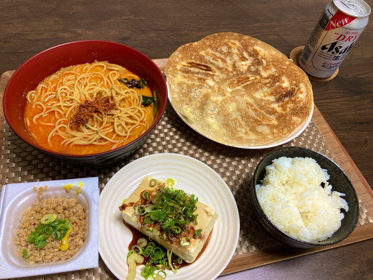 ittutti's tweet photo. 普段自炊しないバツイチのおっさんでも
冷凍餃子だけは上手に焼けるのだよ https://t.co/9eOPmttZ8O