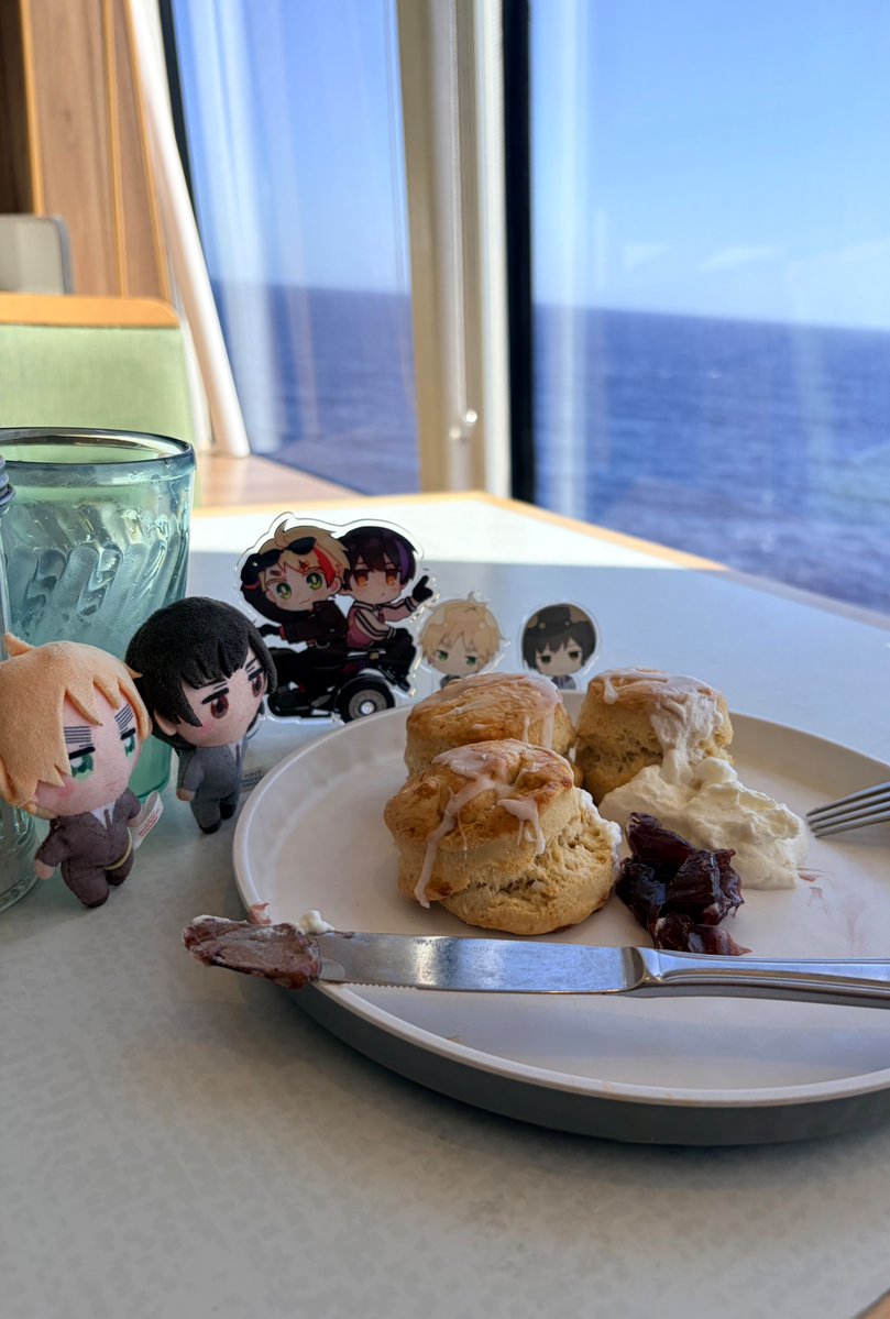 hetalulus's tweet photo. asakiku enjoying some scones out in the open sea ❤️ https://t.co/ExoO7vdIRk
