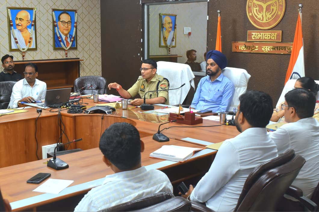 sultanpurpolice's tweet photo. अभियोजन कार्यों की समीक्षा बैठक

आज दिनांक 21.09.2026 को कलेक्ट्रेट सभागार, सुलतानपुर में @SultanpurDm  श्री इन्द्रजीत सिंह एवं #Sp_Str श्री विनीत जायसवाल की संयुक्त अध्यक्षता में अभियोजन कार्यों की समीक्षा बैठक सम्पन्न हुई। बैठक में लंबित अभियोगों, प्रभावी पैरवी एवं वादों के त्वरित निस्तारण की समीक्षा कर संबंधित अधिकारियों को आवश्यक दिशा-निर्देश दिए गए।

#SultanpurPolice #UPPolice