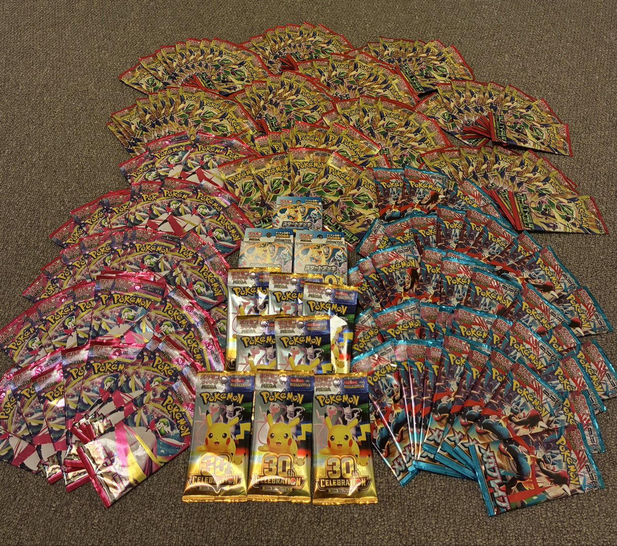 BPoripa's tweet photo. 本日は
ポケモンカード30th
ストームエメラルダ
スタートデッキ100など
PSA鑑定品も続々と返ってきています！
大量に仕入れてまいりました！！

まもなく
オリパ公式のサイトの準備が整います。

2026年10/3(土)リリース予定です💫

事前登録キャンペーンで
プレゼント🎁企画も予定しておりますので

是非、このアカウントをフォロー&通知ONにしてお待ちください😊❗️