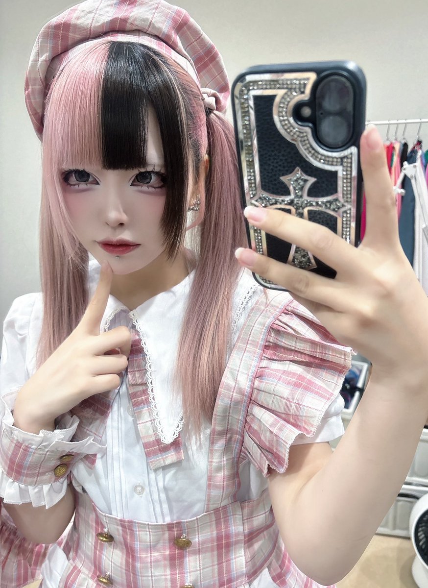 sya_ch13's tweet photo. 9月から@BLACKRABBIT0901 さんで働くことになったしゃちです（ ᴗ ̫ ᴗ ）
とっても🔰ですが頑張ります( T𖥦T )！！
お会いできるのを楽しみにしてます⭐️彡
tiktokはプロフに載せてます！！♩ https://t.co/eRlSLwKoh5