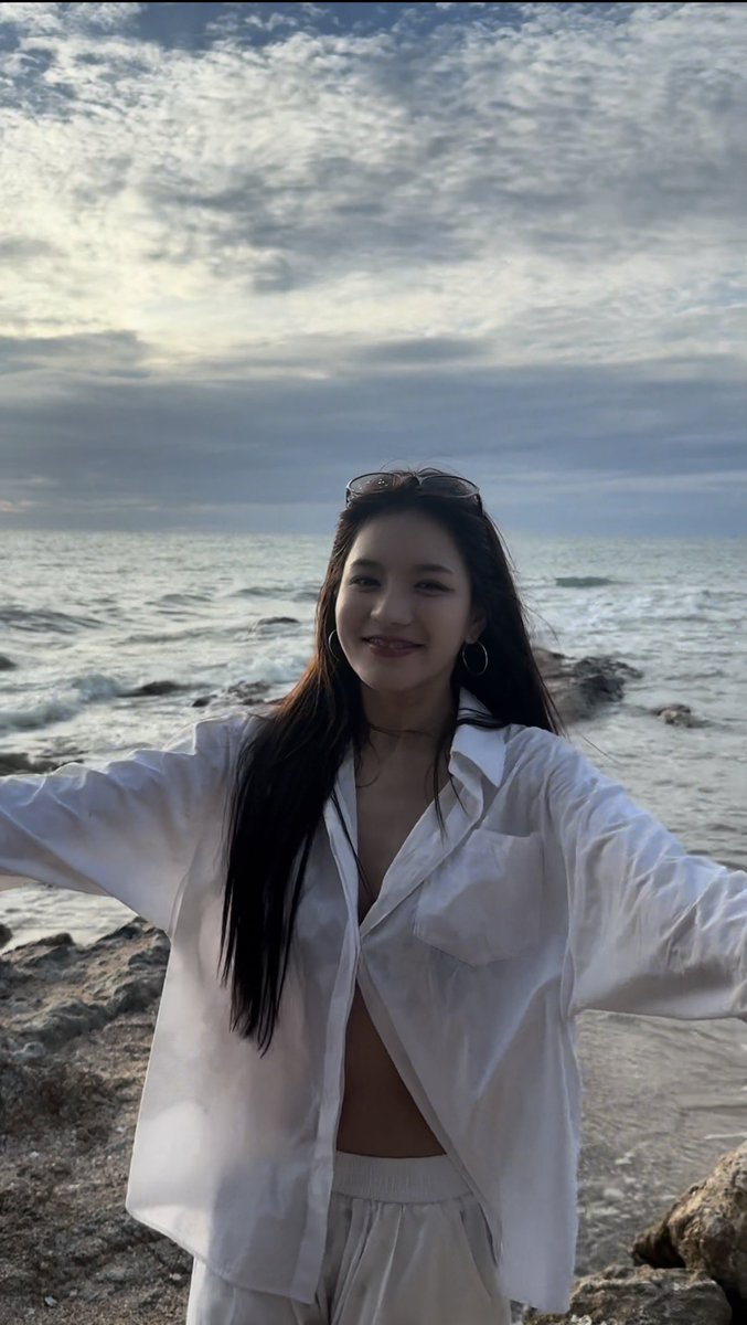 needmieaya's tweet photo. AYA YOU LUCKY GIRL!!!!!!

#MieAya #ayaorapan #miephat https://t.co/IjXSuTFFJo