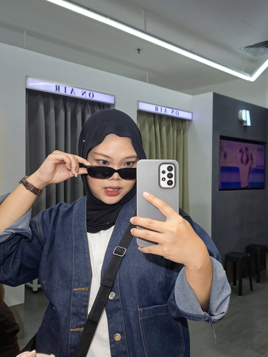 ousthence's tweet photo. 🖤 : beb, masa aku dipuji temen² kantorku pas pakai outfit ini 
🐈‍⬛ : kamu emang cantik sayang, sangat deserve buat dipuji 
🖤 : 🫠🥺

#ATSD #AtinySelcaDay #ATEEZ #WOOYOUNG #우영 #에이티즈 @ATEEZofficial https://t.co/p87sQAE7rq