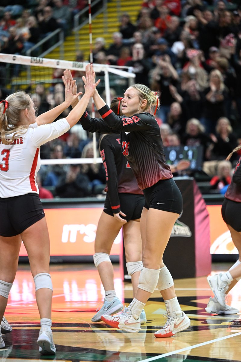 OHSAASports's tweet photo. 🏐#OHSAA GIRLS VOLLEYBALL: The Ohio High School Volleyball Coaches Association has announced the second Ohio Volleyball State Coaches Poll.

View the poll here⬇️
https://t.co/OLapwFcHyk https://t.co/P0I2qlPgL4