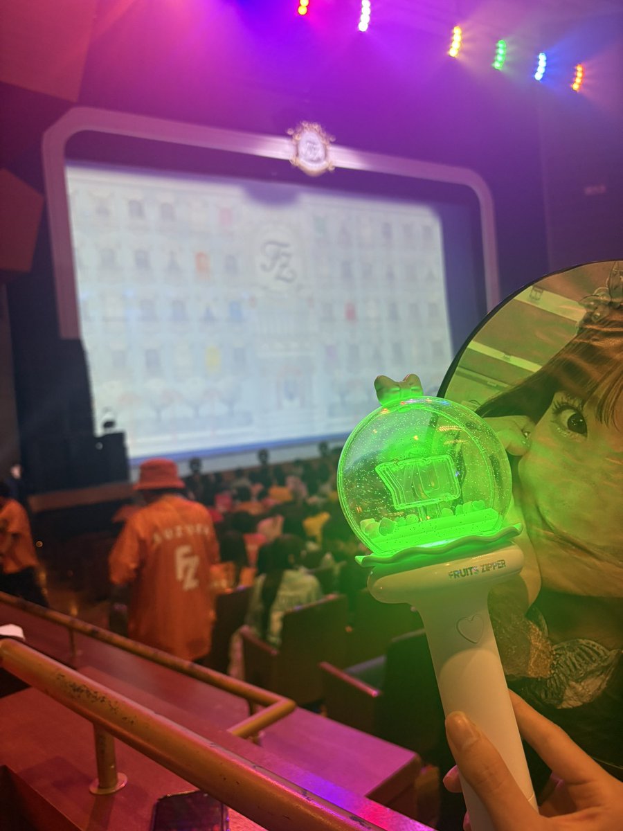 fluits_ano_06's tweet photo. ほんとに近くて、ゆいちゃん左寄り多くてメチャクチャいいライブでした🙇

誰か語らせてください笑笑笑笑

#ふるっぱー
#ふるっぱーと繋がりたい https://t.co/dw0twRwQE1