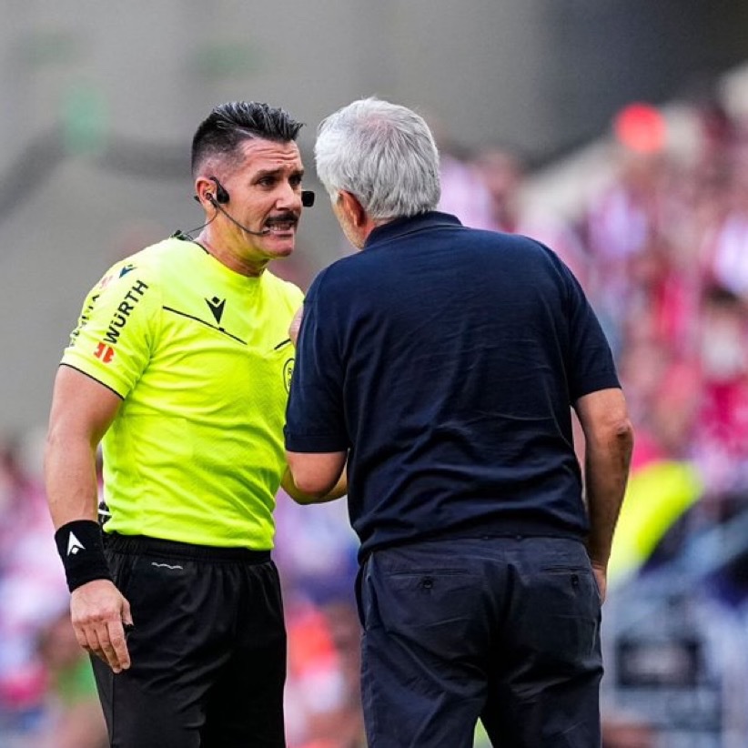 TouchlineX's tweet photo. 🚨 𝗕𝗥𝗘𝗔𝗞𝗜𝗡𝗚: Ortiz Arias, the referee of the Madrid Derby, is set to be SUSPENDED for at least TWO matches following his refereeing performance! https://t.co/fTV8N47Grg