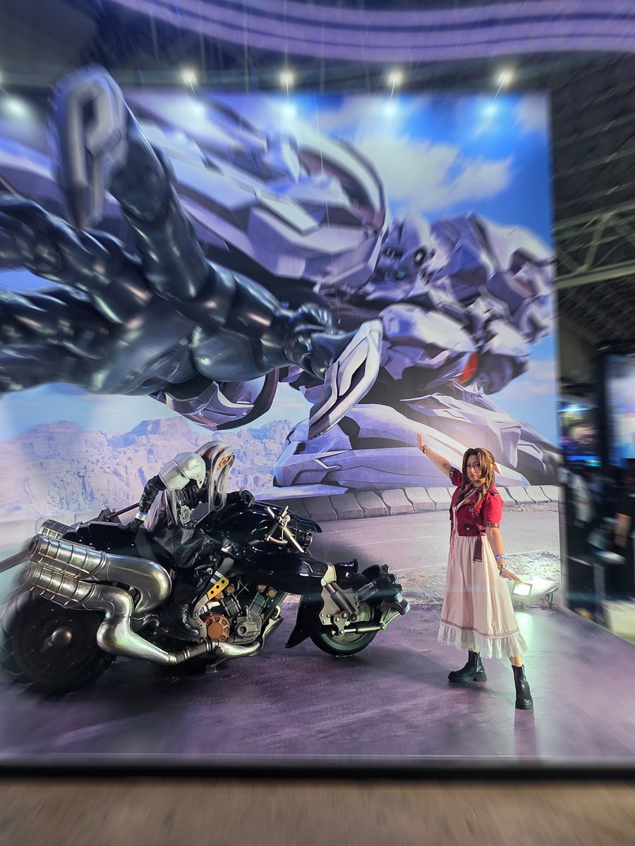 Airi_Aerith's tweet photo. ダイヤウェポン「なんでその二人が組んでるんだよ」

#FF7R_TGS2026
#TGS2026
#スクエニTGS https://t.co/3RGWUA9ShE