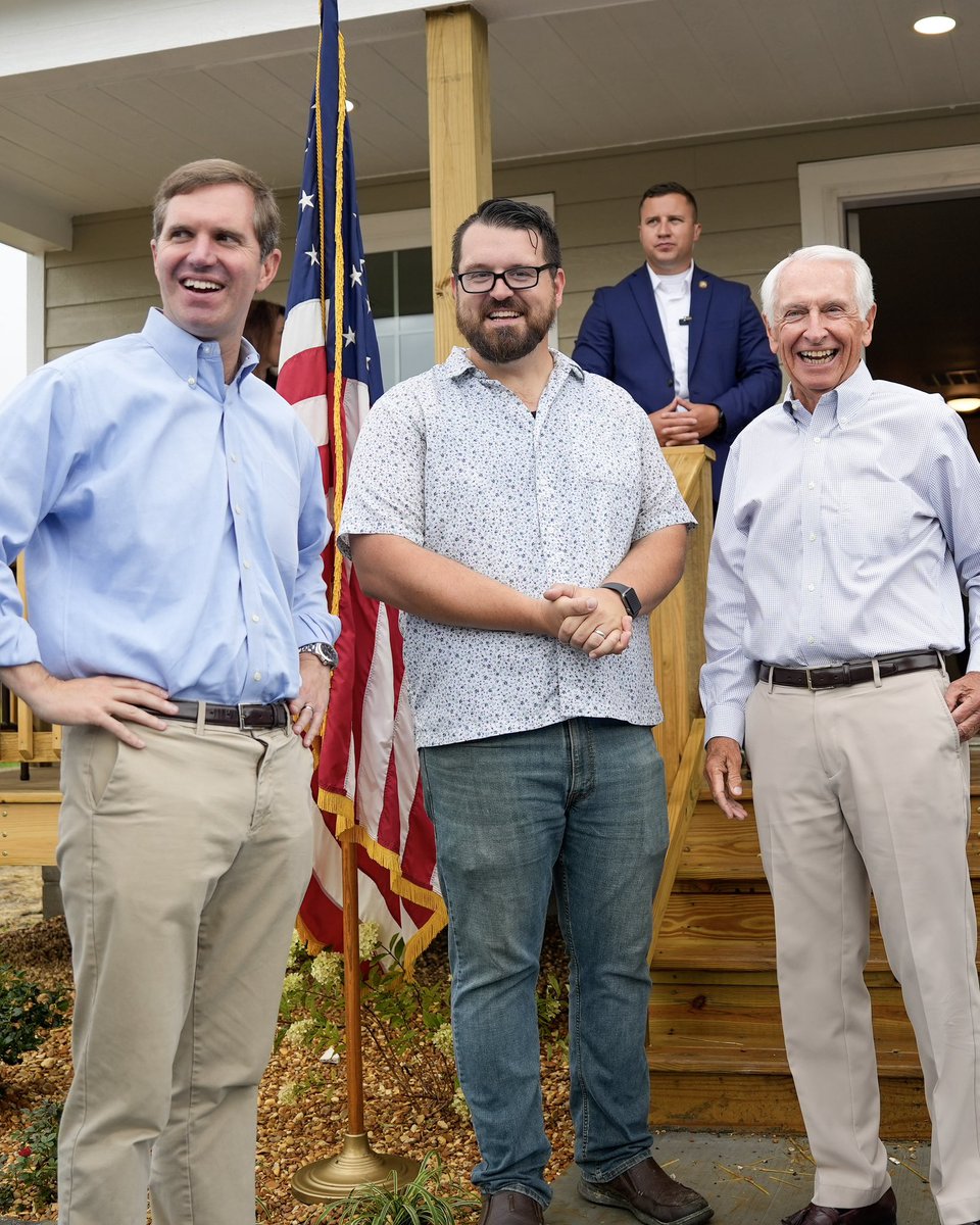 GovAndyBeshear's tweet photo. Kentucky, join me in wishing your former governor and my dad, Steve Beshear, a happy birthday. https://t.co/l4wXHTWiHV