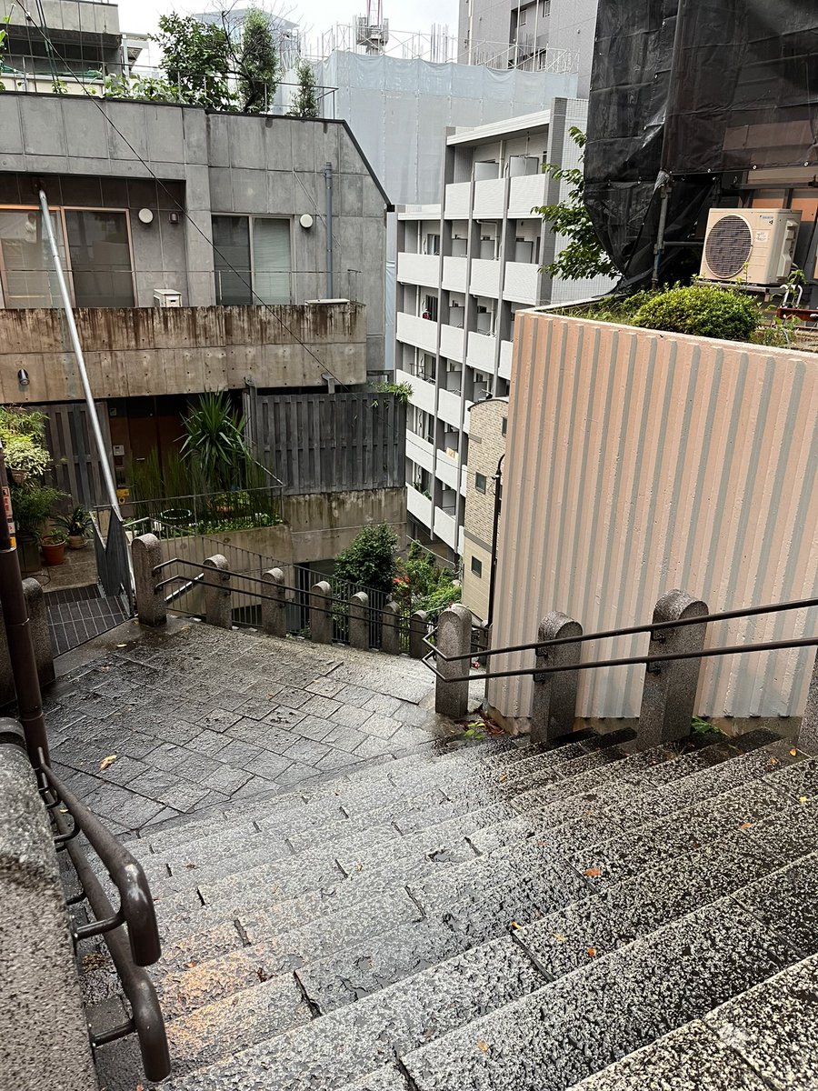 pinotabdtai's tweet photo. 去年の今頃に聖地巡礼した時ちょうど雨降っててエモかった
#チェンソーマン https://t.co/ekngolyvWF