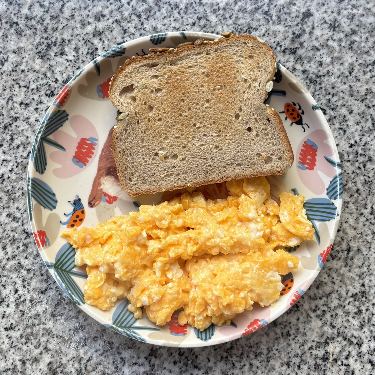 auroradisorder's tweet photo. Toast with 2 eggs with cheese and coffee with milk, 308c https://t.co/SlXW562qOa