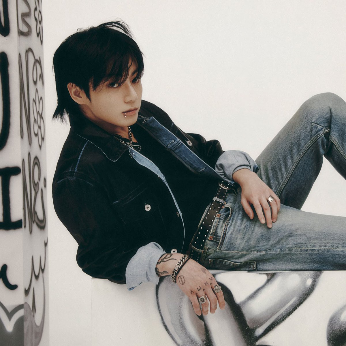 TheePopCore's tweet photo. Jungkook's "GOLDEN" makes history as the FIRST EVER album by an Asian Soloist to spend 150 weeks on Spotify's Weekly Top Albums Global Chart. https://t.co/nSMcn23qna