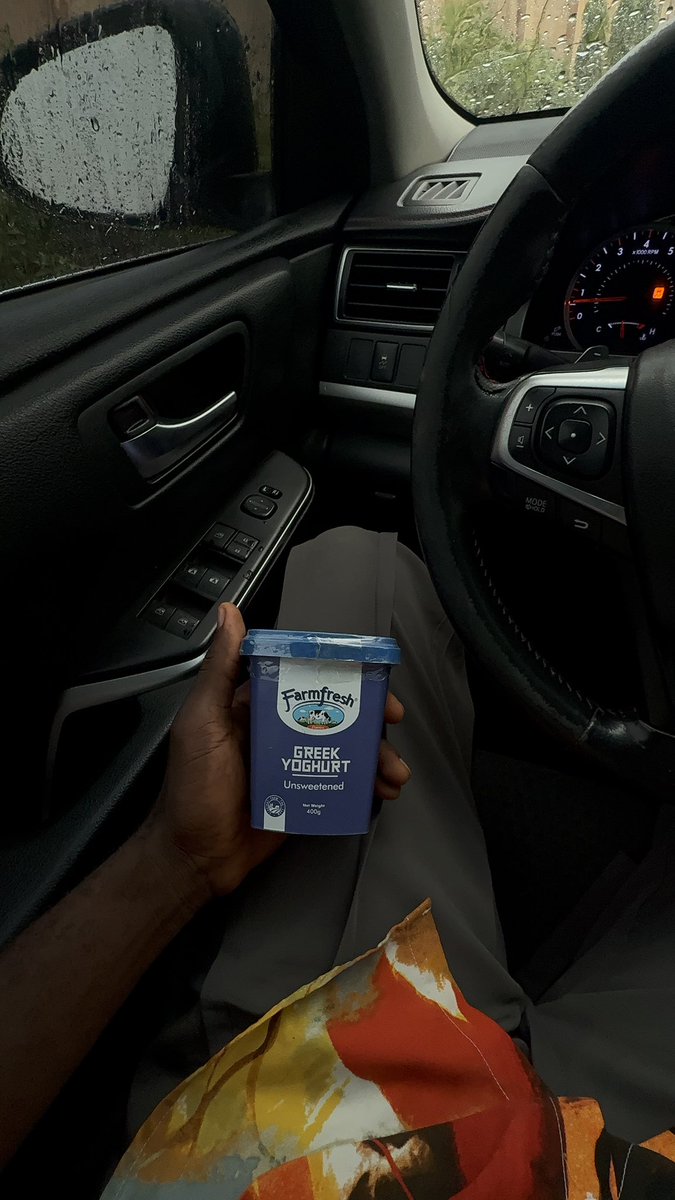 Dhavidote's tweet photo. Overrated asf, Farm fresh Greek yoghurt >>>> https://t.co/TvCDgkQxfS