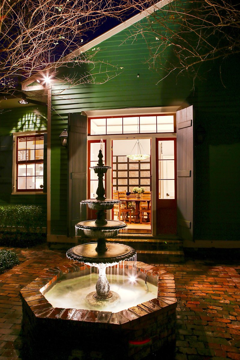 CottageAndLoft's tweet photo. Are you looking for one of those perfect New Orleans Vacation Rentals for Large Groups?
One of the Best Luxury Airbnbs in NOLA?
You found it!
5 Bedrooms & 4 Bathrooms
5 Minutes to French Quarter
Historic District
#visitneworleans #louisianatravel https://t.co/lDmP0g9MhG