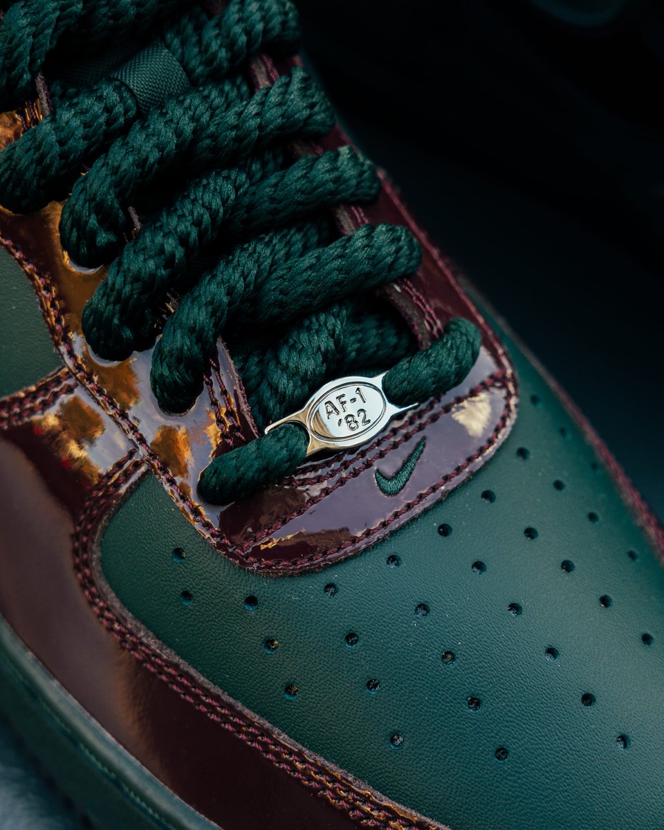 DTLRVILLA's tweet photo. The #Nike Air Force 1 Low '07 lv8 Patent 'Beef and Broccoli' is available in-store and online. 

Link to Nike: https://t.co/yKACFJdZ16 https://t.co/gwHkduBdHj