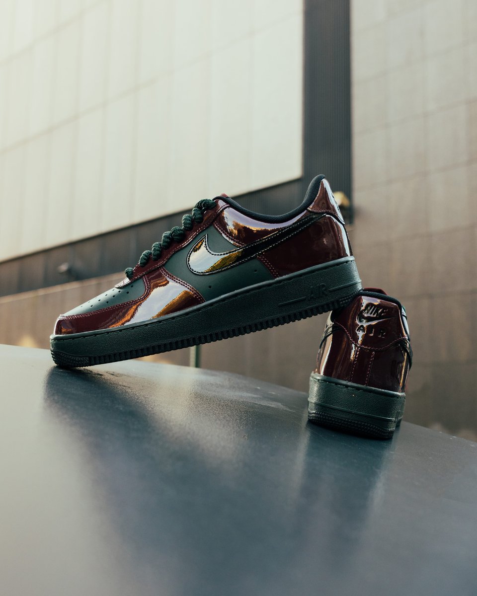 DTLRVILLA's tweet photo. The #Nike Air Force 1 Low '07 lv8 Patent 'Beef and Broccoli' is available in-store and online. 

Link to Nike: https://t.co/yKACFJdZ16 https://t.co/gwHkduBdHj