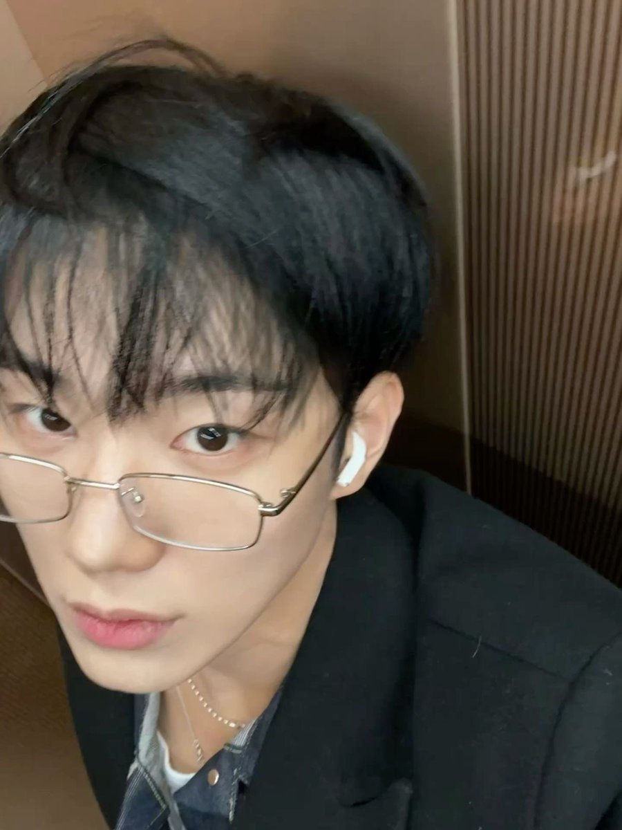 taksiala's tweet photo. 인탁❤︎안경 뽀에버 ㅋㅋ.^^*;; https://t.co/ptYHrzoBKM