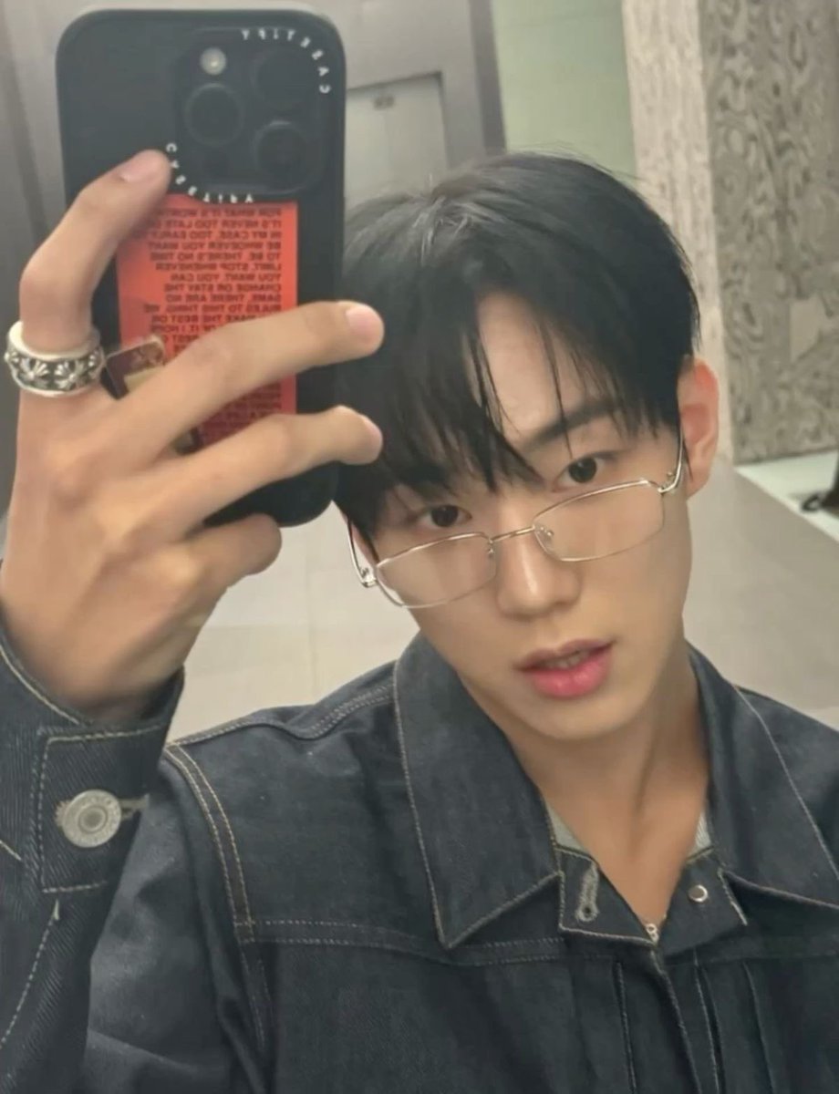 taksiala's tweet photo. 인탁❤︎안경 뽀에버 ㅋㅋ.^^*;; https://t.co/ptYHrzoBKM