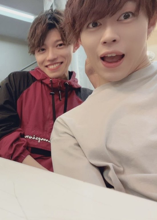 k_takeuchi0328's tweet photo. 昔からあんまりこういうのは表に出さないんだけど、、今日だけは！！

佐瀬清隆ーーー！！！！
12年間お疲れ様でした👏🙇‍♂️
2019年6月6日に初めて出会って、お互い歳をとりましたね😂
エンタメを共に創った沢山の想い出をありがとう！！
そして、これからも友としてよろしくね😊

以下、LINEにて💌 https://t.co/Bxri1FMFXA