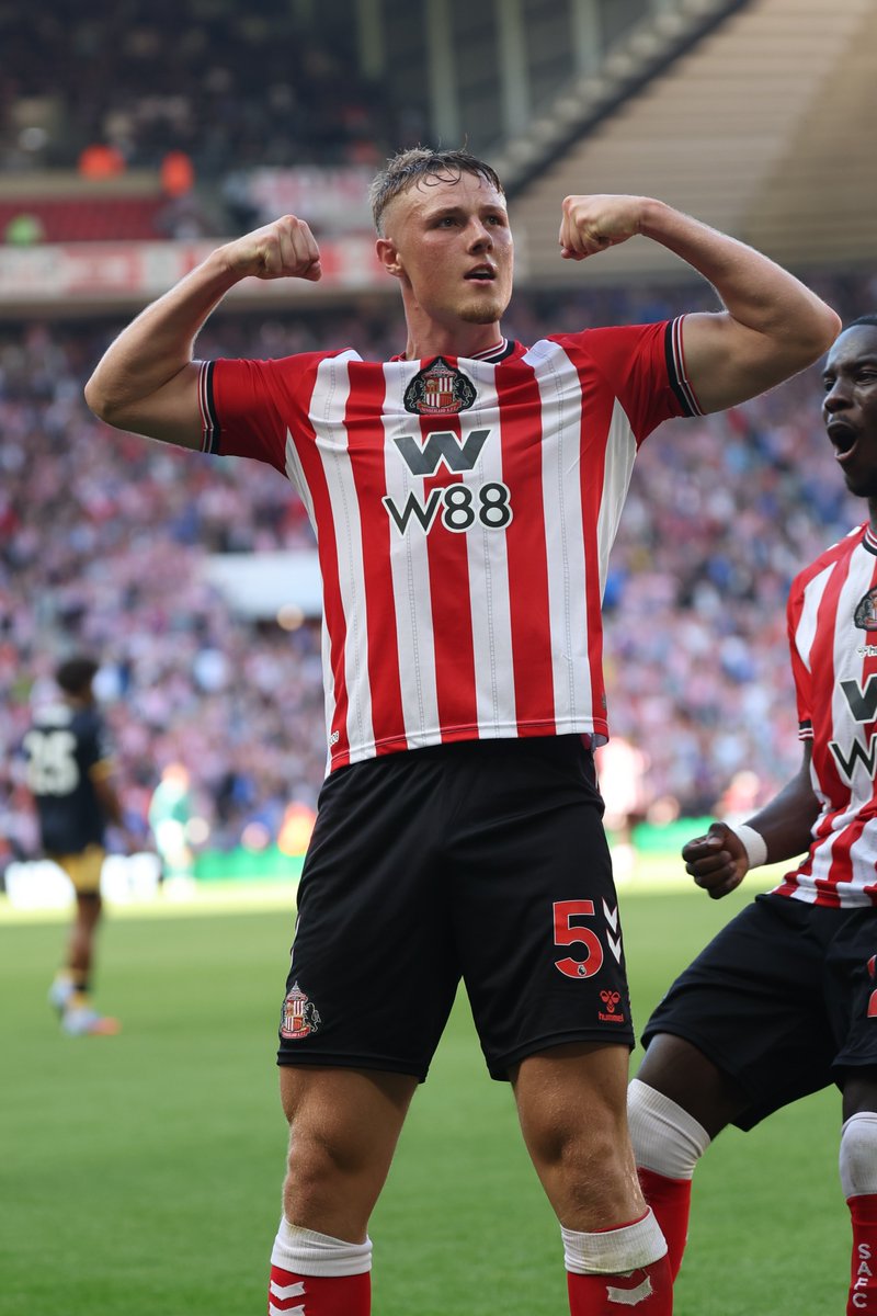 WhoScored's tweet photo. Dan Ballard has won more duels than any other Premier League player this season (45). 🐈‍⬛💪 https://t.co/z8lE2BBWWY
